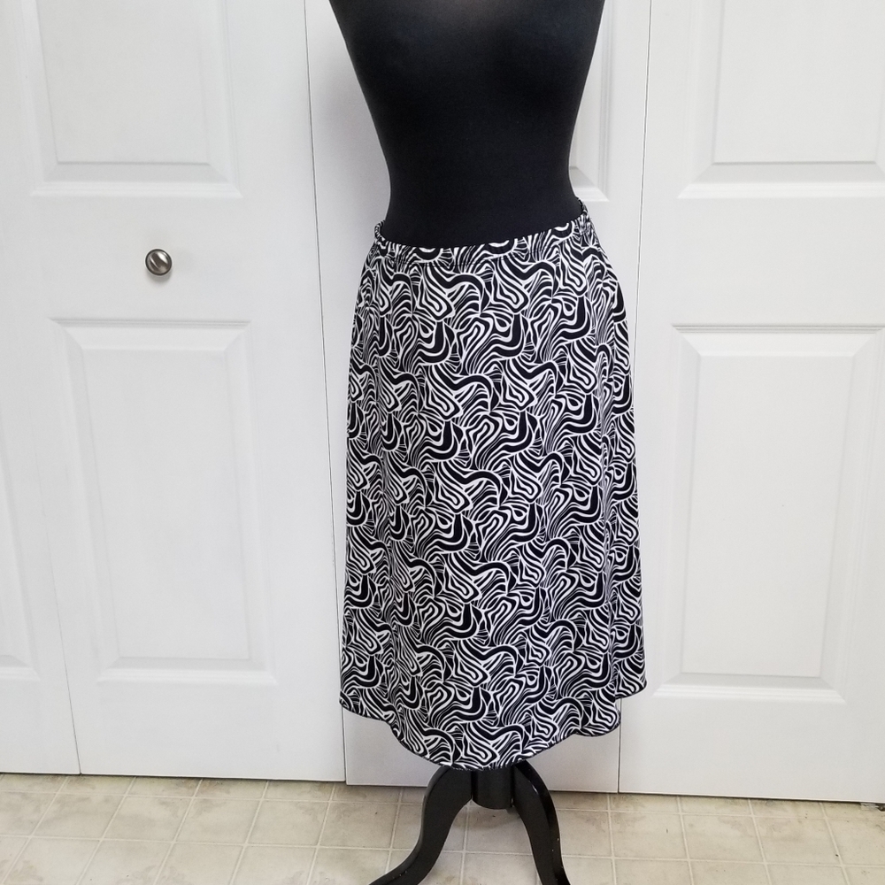 Woman's Hypnotized Medium Skirt